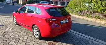 Hyundai i30 CRDi 1,6 CW combi diesel - 2