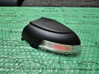 Škoda Yeti blinkr pravého zpětného zrcátka - 2