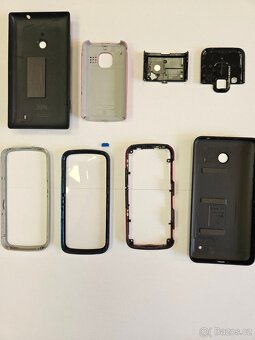 Hromádka originálních krytů pro telefony Nokia - 2
