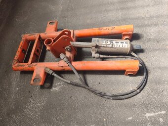 KUBOTA hydraulický válec - 2