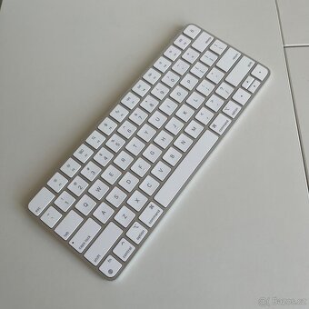 Apple Magic Keyboard model A2450 - 2