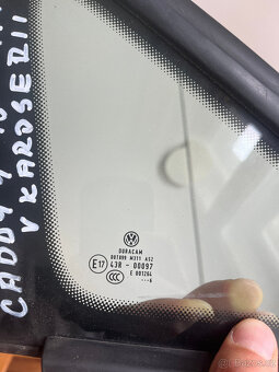 PRAVÉ PŘEDNÍ TROJÚHELNÍKOVÉ SKLO NA VW VOLKSWAGEN CADDY IV - 2