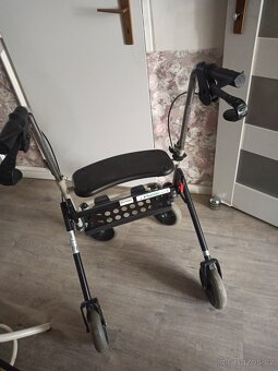 Čtyřkolové skládací chodítko - 2