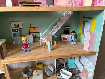 Dřevěný domeček pro panenky - 2