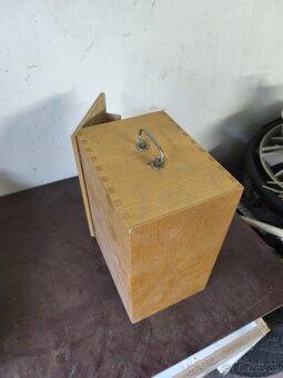 Skříňka dřevěná - stolní - 2