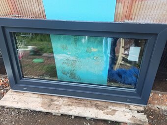 Prodám 3 nová plastová okna včetně okenních sítí (Praha 10) - 2
