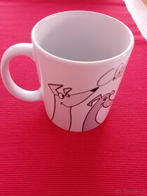 Bílý hrnek s chrty - 2