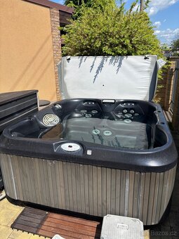 Prodám starší vířivku Jacuzzi J-325 - 2