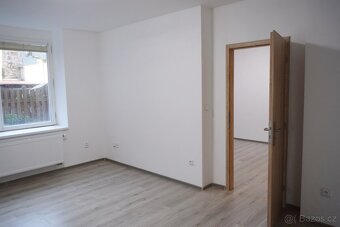 Dlouhodobý pronájem pěkného bytu 2+1 ve Dvoře Králové - 2