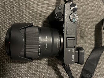 Sony Alpha A6400 čermé tělo + obj. E 18-135mm f/3,5-5,6 II - 2