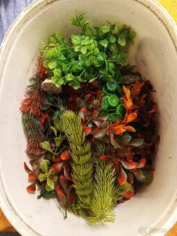 Plastové akvarijní doplňky a rostliny - 2