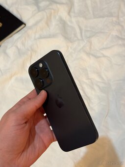 iPhone 15 Pro (modrý titan) - 2