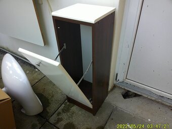 UMYVADLO a skřínka na špinavé prádlo a pod. - 2