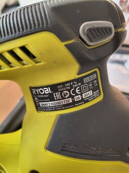 Vibrační bruska Ryobi EOS 2410 N s kufrem - 2