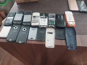 Různé tlačítkové telefony - 2