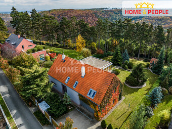 prodej RD v dispozici 6+KK+G+B, 390 m2, pozemek 1995 m2, obe - 2