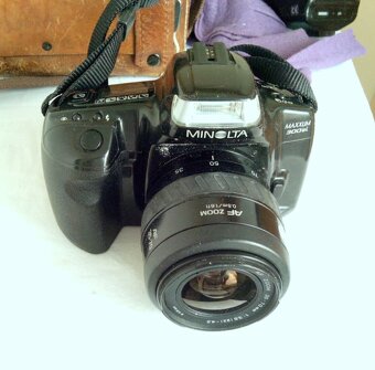 MINOLTA DYNAX 300si s přídavným bleskem 9Xi+2000xi. - 2