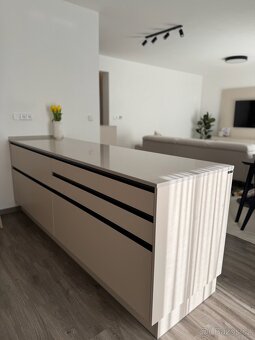 Prodej nadstandardně vybaveného bytu 3+kk v Kroměříži s lodž - 2