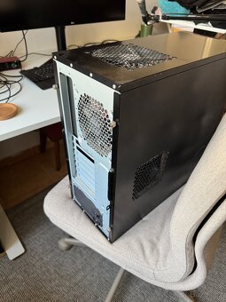 Midtower case Antec se zdrojem Corsair - 2