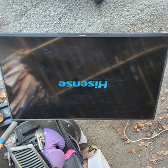 HISENSE SMART LCD TV NA OPRAVU - 2