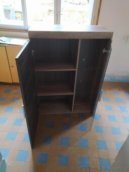 Prosklená skříňka/vitrína - SPĚCHÁ - 2