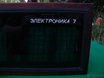 Velké Sovětské digitální hodiny Elektronika 7 na zeď funkční - 2