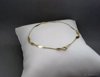 Slušivý zlatý náramek - 2