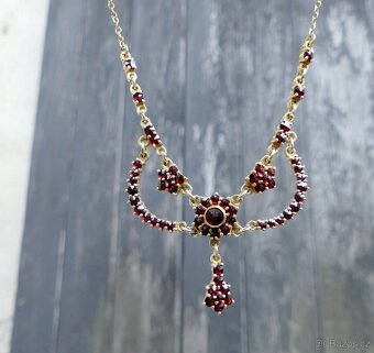 Stříbrné náhrdelníky s českými granáty, koliery, různé - 2