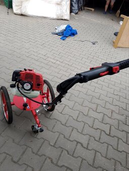 Strunový motorový vyžínač na kolech - 2