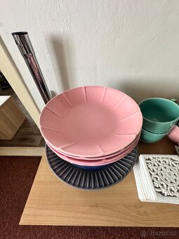 Ikea, talíře, misky, hrnky, podtácky, dekorace, etažér - 2