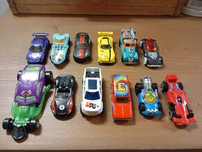 Hot Wheels - 12 ks - 2