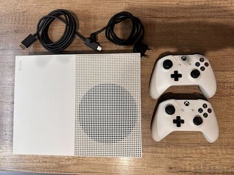 Xbox One S 1TB – skvělý stav, plná výbava + 2 ovladače + hry - 2