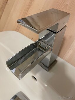 Umyvadlo pekne s designovou baterii - 2