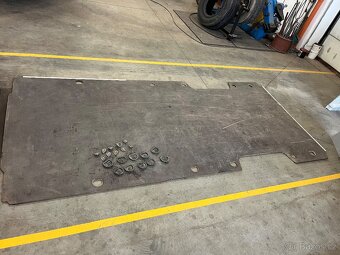 Prodám sedadla, podlada, boky - 2