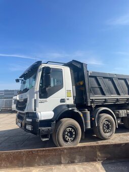 Sklápěč 8x4 - IVECO - 2