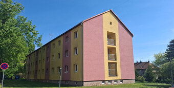 Byt 1+1 ve 3. poschodí cihlového domu ve Stochově - 2