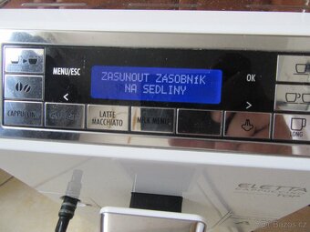 Nabízím kávovar Delongi Eletta. Nekompletní. Funkčnost nezko - 2