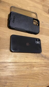 Prodám černý iPhone 11 65GB - top stav - 2