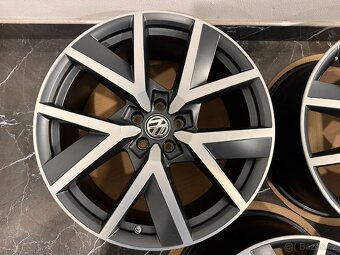 original kolesa VW Touareg III CR r20 760601025Q - 2