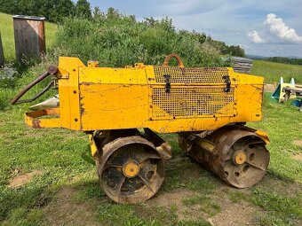 Příkopový vibrační válec - 2