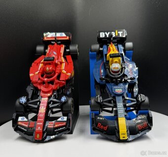 Stojan pro LEGO Speed Champions F1 2025 - Akce 4+1 - 2