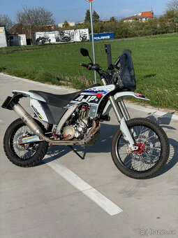 AJP PR7 2022 racing kit - 2