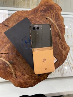 Motorola Razr 40 Ultra - 2