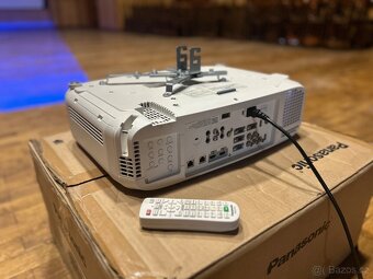 Panasonic PT-EZ590 + ET-ELT30 - 2