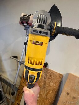 DeWalt bruska - 2