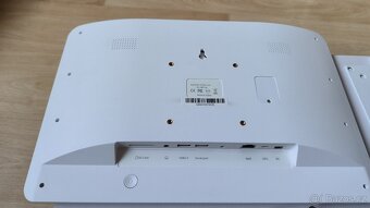 Průmyslový nástěnný tablet 13,3" - 2