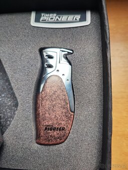 Značková sada zapalovače a popelníku.. - 2