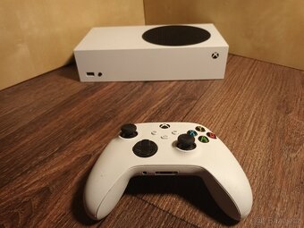 Xbox series s 512gb-s ovladačem a veškerou kabeláží - 2