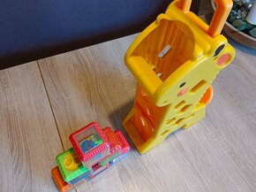 Fisher Price Žirafa + 6 kostek - 2