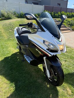 Aprilia SRV 850 - 2